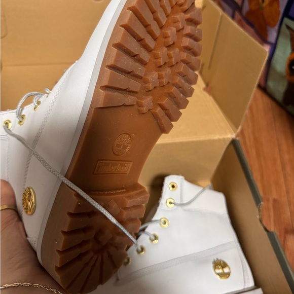 TIMBERLAND WOMEN'S TIMBERLAND® HERITAGE 6-INCH WATERPROOF BOOTS GOLD DETAILS - Picture 3 of 3